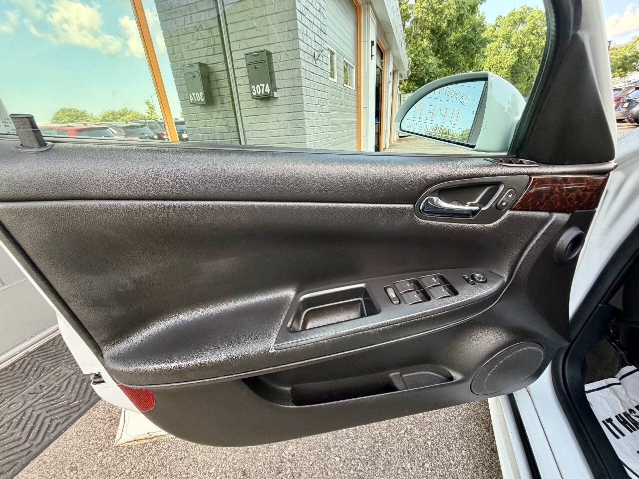 Used 2012 Chevrolet Impala LT w/ LT Sunroof Package FWD image 27