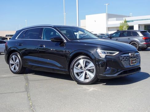 Used 2024 Audi Q8 e-tron Premium Plus w/ Premium Plus Package image 4