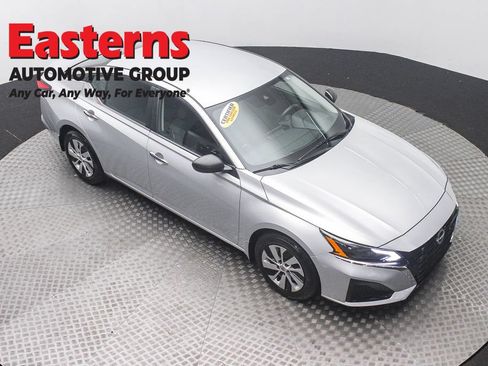Used 2024 Nissan Altima 2.5 S FWD image 3