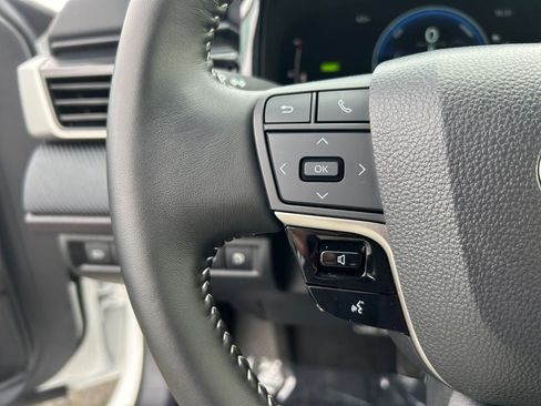 Used 2025 Toyota Camry SE image 17