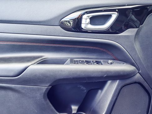 Used 2024 Jeep Compass Trailhawk image 10