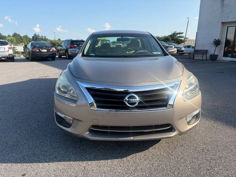Used 2014 Nissan Altima 2.5 S w/ Sport Value Package FWD image 2