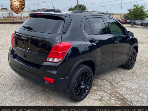 Used 2022 Chevrolet Trax LT w/ Midnight Edition AWD/4WD image 6