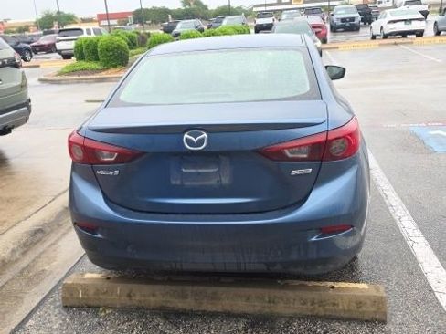 Used 2018 MAZDA MAZDA3 Touring FWD image 6