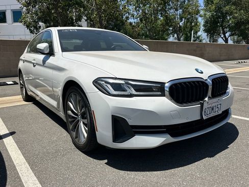 Used 2022 BMW 530i w/ Convenience Package RWD image 2