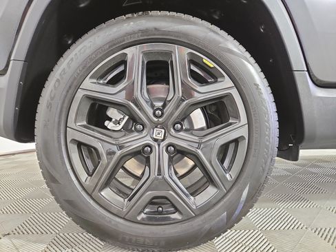 Used 2024 Rivian R1T Adventure Dual AWD/4WD image 12