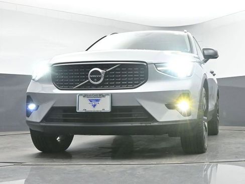 Used 2024 Volvo XC40 B5 Plus w/ Protection Package Premier AWD/4WD image 12