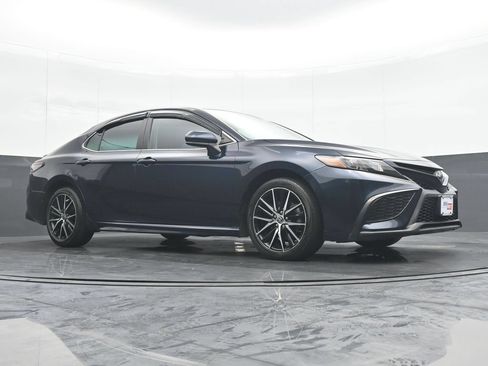 Used 2021 Toyota Camry SE FWD image 32