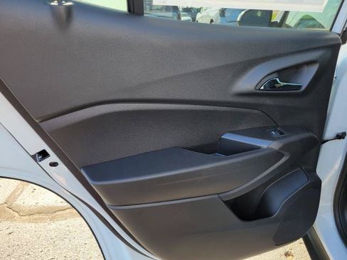 New 2026 Chevrolet Trax LT w/ Sunroof Package FWD image 25