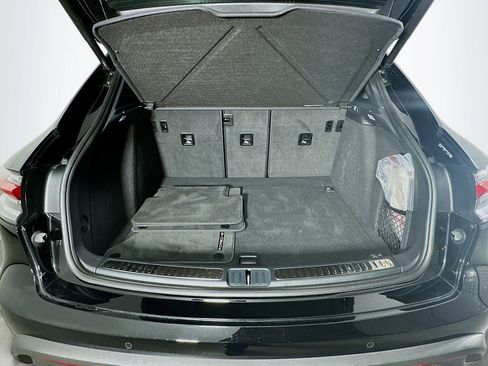 Certified 2023 Porsche Macan AWD/4WD image 27