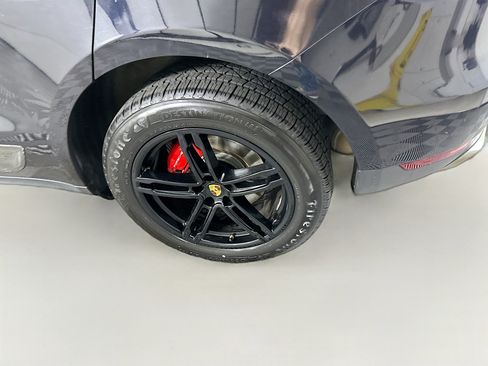 Used 2018 Porsche Macan AWD image 11