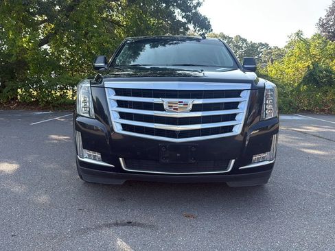 Used 2015 Cadillac Escalade Luxury image 2