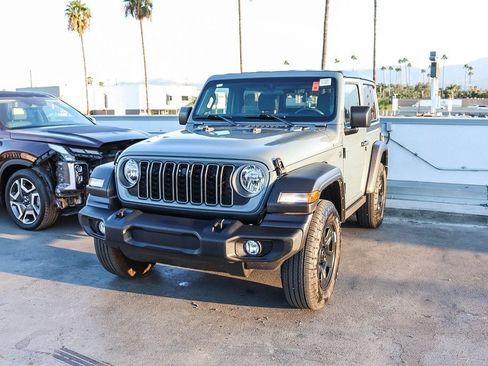 Used 2025 Jeep Wrangler Sport AWD/4WD image 4