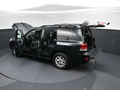 Used 2016 Toyota Land Cruiser image 50