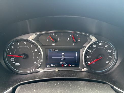 Used 2022 Chevrolet Equinox LT FWD image 2