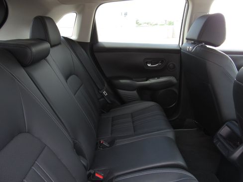 Used 2023 Honda HR-V EX-L image 12