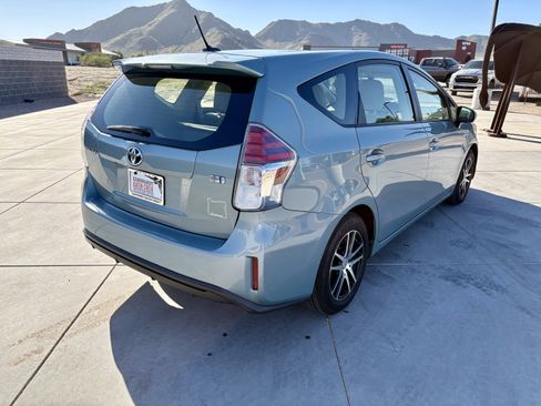 Used 2016 Toyota Prius V image 5