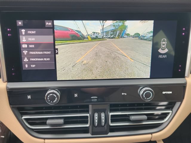 Used 2025 Porsche Macan AWD/4WD image 17