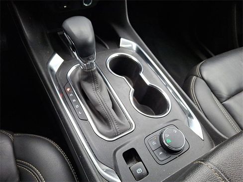 Used 2023 Chevrolet Traverse LT image 14