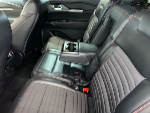 Used 2025 Ford Explorer ST-Line w/ ST-Line Street Pack AWD/4WD image 9