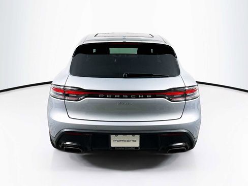 Certified 2025 Porsche Macan image 10