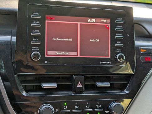 Used 2021 Toyota Camry LE FWD image 19