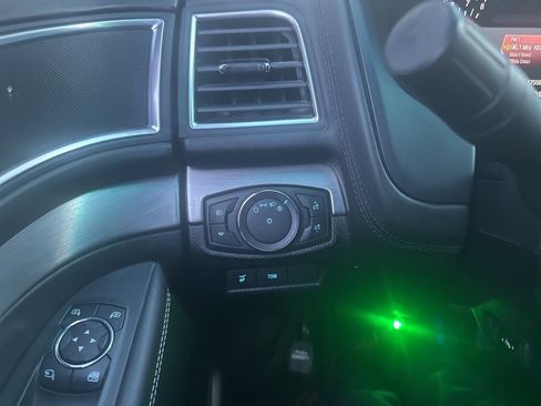 Used 2016 Ford Explorer Platinum image 11