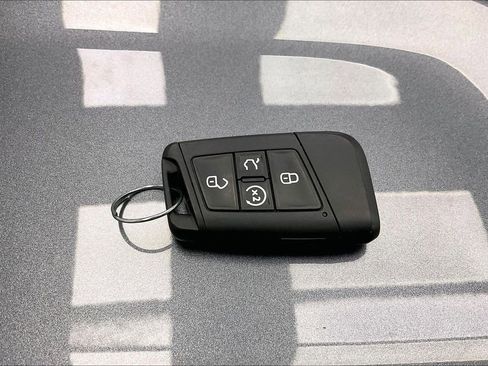 Used 2024 Volkswagen Taos SE image 10