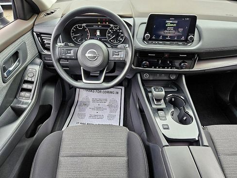 Used 2022 Nissan Rogue SV image 9