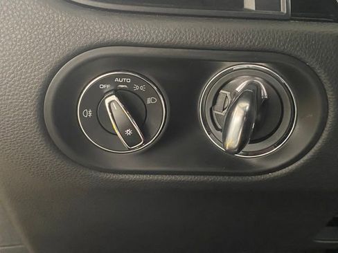 Used 2024 Porsche Macan image 16