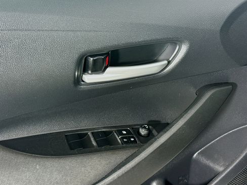 Used 2021 Toyota Corolla LE image 23