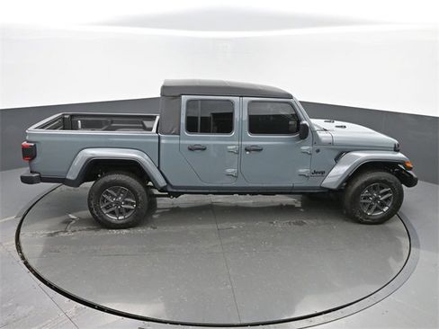 New 2025 Jeep Gladiator Sport image 43