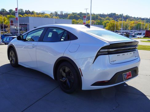 New 2026 Toyota Prius Plug-In Hybrid image 6