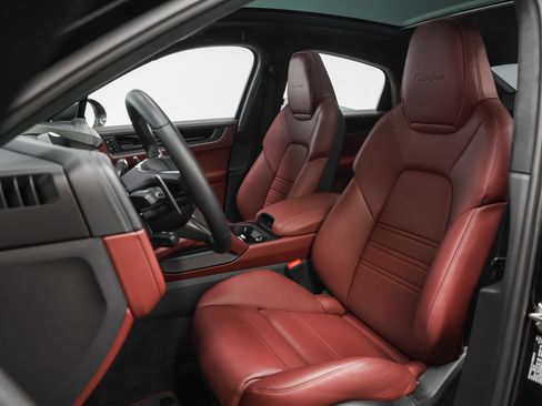 Certified 2024 Porsche Cayenne Turbo AWD/4WD image 62