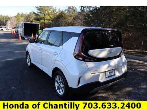 Used 2023 Kia Soul LX w/ LX Technology Package image 5