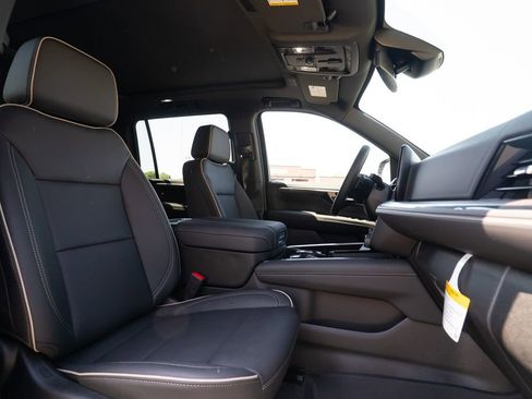 New 2025 Chevrolet Suburban Premier w/ Sun And Tow Package image 13