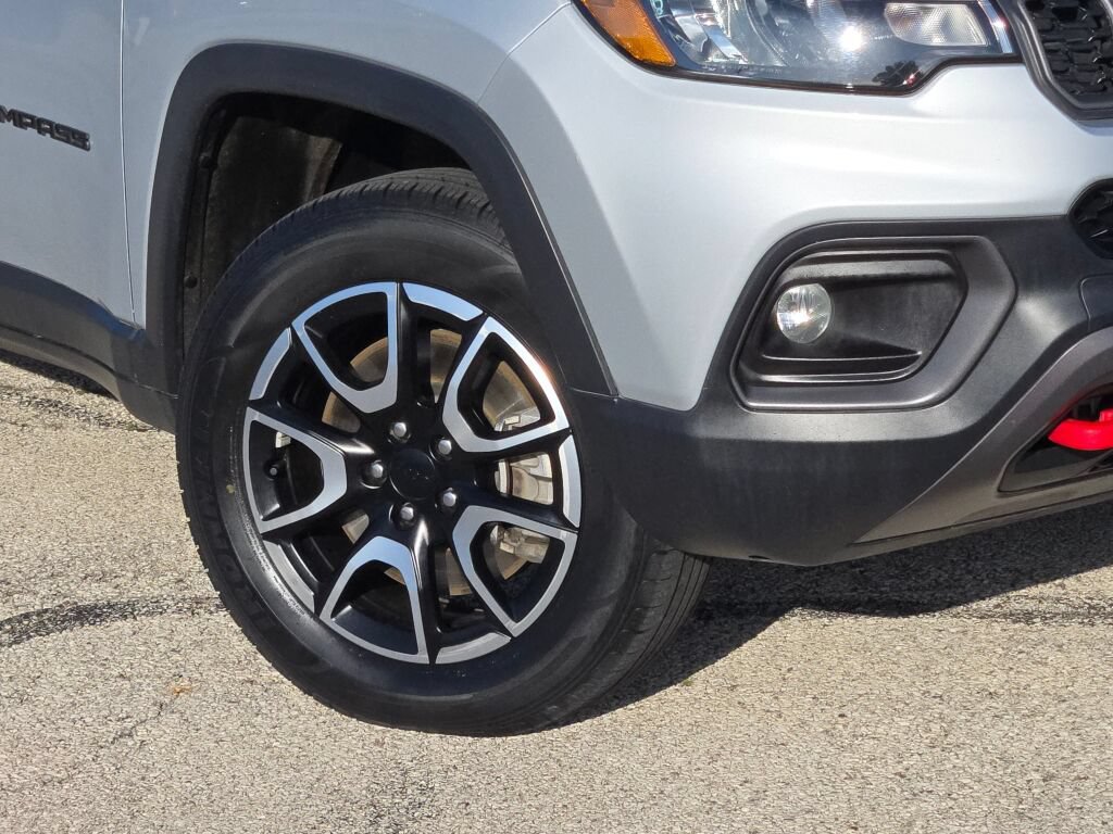 Used 2024 Jeep Compass Trailhawk AWD/4WD image 3