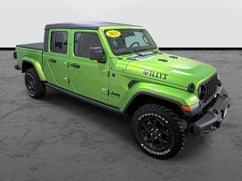 Used 2025 Jeep Gladiator Sport AWD/4WD image 5