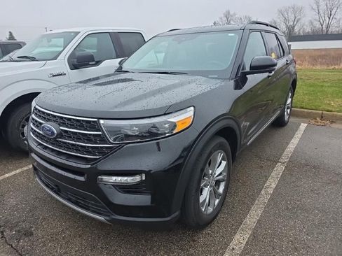 Used 2023 Ford Explorer XLT w/ Equipment Group 202A image 2