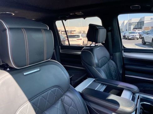 Used 2023 Jeep Grand Wagoneer Series III AWD/4WD image 17