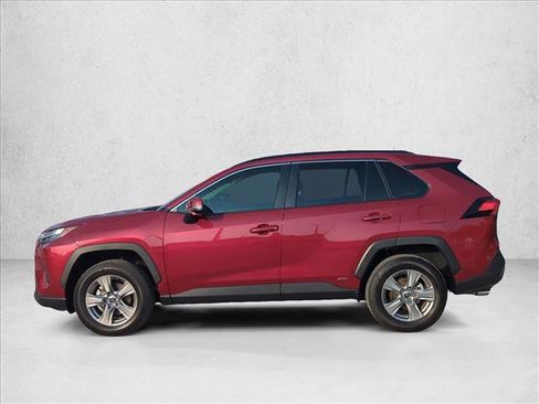 Used 2025 Toyota RAV4 XLE AWD/4WD image 5