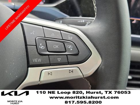 Used 2024 Volkswagen Taos SE w/ Panoramic Sunroof Package FWD image 29