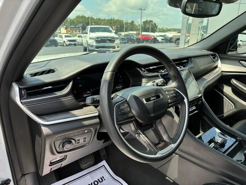 Used 2024 Jeep Grand Cherokee Limited 4xe AWD/4WD image 11