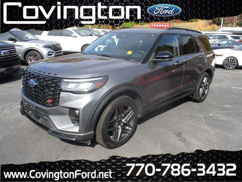 Used 2025 Ford Explorer ST image 1
