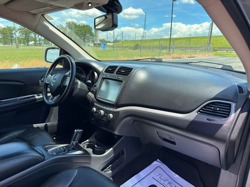 Used 2018 Dodge Journey Crossroad w/ Nav & Sun Group FWD image 29