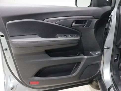 Used 2025 Honda Ridgeline Sport image 13