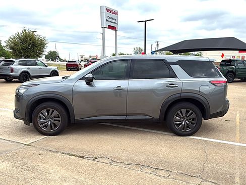 Used 2022 Nissan Pathfinder S image 2