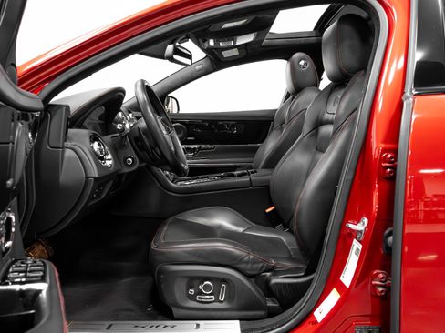 Used 2016 Jaguar XJ R image 5