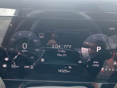 Used 2025 GMC Yukon XL Denali AWD/4WD image 9