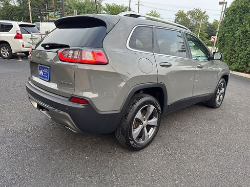 Used 2019 Jeep Cherokee Limited w/ Trailer Tow Group AWD/4WD image 5